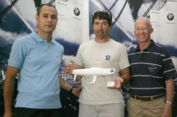 Araujo-entre-el-representate-BMW-(Mario-Alonso)-y-Cobas-(RCN-Vigo)-(medios)