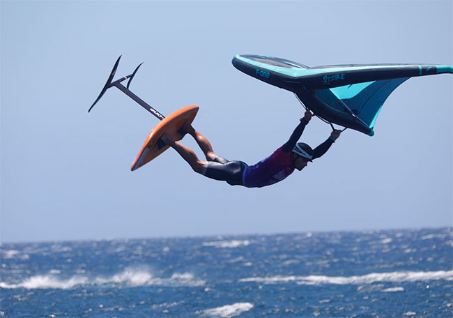 Wing-Foil-Freestyle_Jeremy-Burlando_(Tenerife)_El-mejor-volando-en-la-edición-de-2021-en-el-Burrero