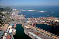 El tráfico portuario de mercancías confirma el mal comienzo del año, descendiendo un 8,6% hasta febrero 