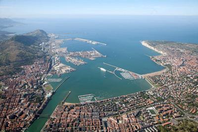 La Comisión adopta dos decisiones que recomiendan que se aplique el impuesto de sociedades a los puertos de Italia y España 