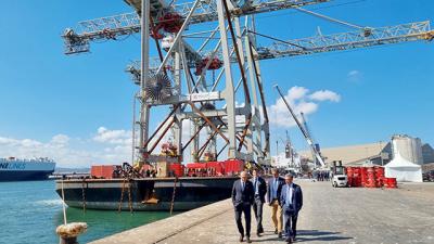  Llegan al puerto de Santander las grúas para la terminal de contenedores de Boluda 