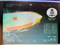 Rescatan con vida al tripulante francés que permaneció 16 horas en el interior del velero volcado en Malpica