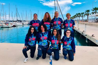 El equipo femenino del Piragüismo Penedo tercero En Burriana