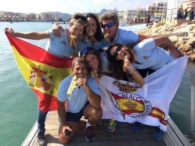 Las veteranas del Mediterráneo se coronan campeonas de España de yola