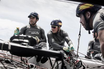 Spanish Impulse muestra su buena forma en la segunda jornada de las Extreme Sailing Series™ en Barcelona