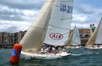 Tarde con 20 barcos en Santander para disputar la 3ª jornada del trofeo A&G Banca Privada de J80.