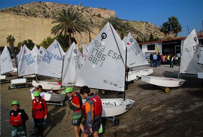 12.000 navegantes de temporada en las escuelas de vela de la Comunidad Valenciana