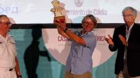 Alex Pella recibe el Premio Juan Sebastián Elcano por su vigente récord de la Vuelta al Mundo en 40 días