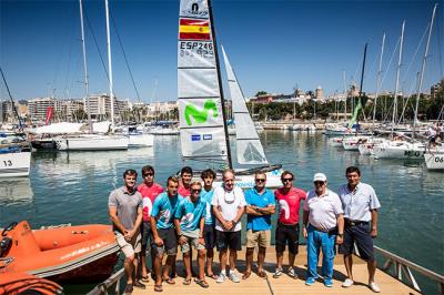 Iker Martínez dona dos de sus barcos olímpicos Nacra a la Federación Balear de Vela