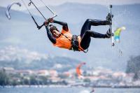 Un espectáculo de saltos y maniobras de kitesurf ponen el broche final al II KiteFest Cesantes   