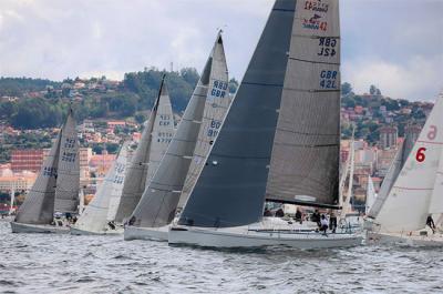 50 barcos compiten por el Vila de Bouzas-Concello de Vigo en La Semana Abanca