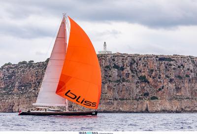 El Moat es el más rápido en dar la vuelta a Formentera y el Bliss lidera la Ibiza JoySail