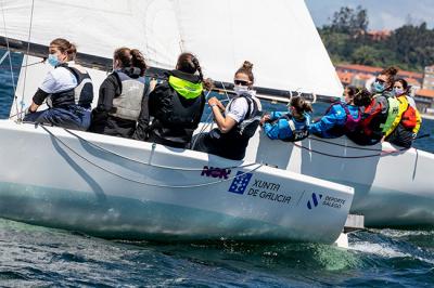 El Náutico de Vigo firma los mejores resultados de la 2ª jornada de la Regata de la Mujer y el R. Club de Mar de Aguete se coloca líder