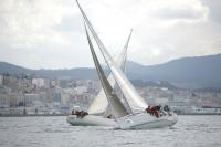 El Turismo Ourense sigue al mando en la división reina de los Cruceros en la ría de Vigo