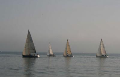 La calma total en la bahía de Santander impide la celebarción de la regata de cruceros