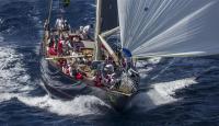 La Costa Esmeralda hace honor a su reputación, y la 4ª jornada de la Maxi Yacht Rolex Cup ha brindado 12-15 nudos de viento 