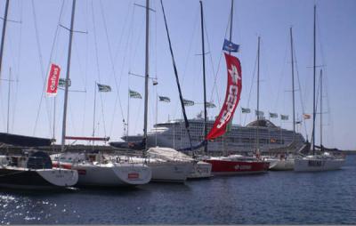 La flota que participará en el  XV Regata Trofeo Infanta Cristina,  comienza a situarse en el náutico tinerfeño 