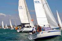 Las condiciones meteorológicas marcan el estreno del Trofeo Estrella de Levante en aguas de Santa Pola