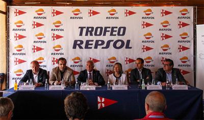 Presentación en el Monte Real Club de Yates de Baiona el Trofeo Repsol - 40º Regata de Primavera