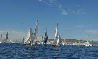 Salida de  la IIIº edición de la regata Golden Cup Barcelona Marina Vela frente a la playa de la Barceloneta.