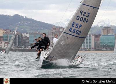 Universidad de Oviedo – Grupo Isastur, vencedor en  la cuarta regata del Trofeo de Primavera en Crucero I