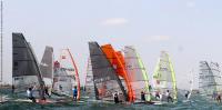 120 tablas de windsurf invaden el Mar Menor en la segunda jornada del Surfari Mar Menor