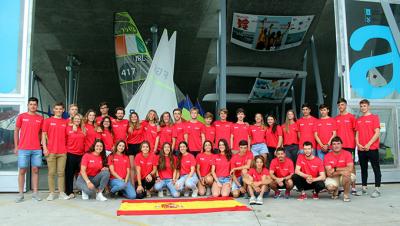 El equipo nacional de 420, con tres tripulaciones gallegas, prepara en Vilagarcía la doble cita de Vilamoura (Mundial) y Vilagarcía (Europeo)