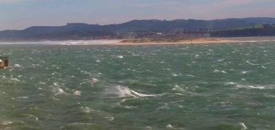 El viento Sur, que azotó a la bahía santanderina, impidió la celebración de la jornada inaugural del Trofeo Patín para la clase Snipe.