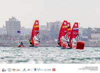 Los españoles Nicole Van der Velden y Antonio Medina logran su pase directo a la final del ‘International iQFOil Games Cádiz’