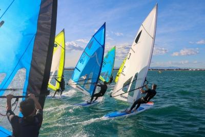 Mar, viento y adrenalina: Valencia Mar lista para celebrar una prueba internacional de windsurf