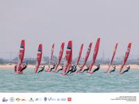 Más viento y presión en el segundo asalto al ‘International iQFOil Games Cádiz’ en la bahía gaditana
